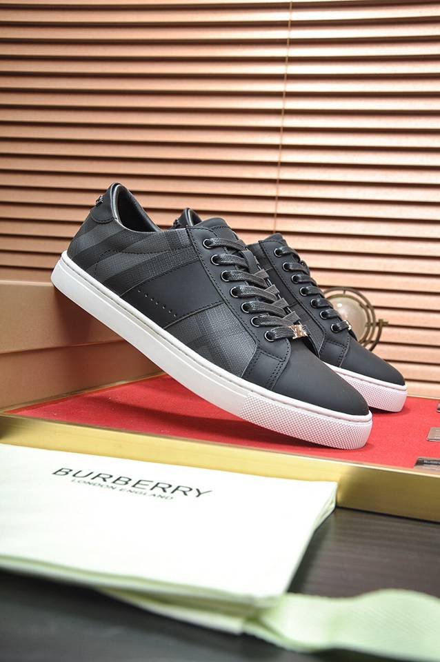 Burberry Leather Low-Top Sneakers Colorway 20 1133260-20