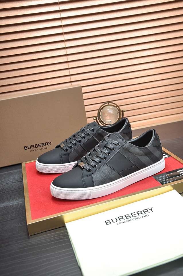 Burberry Leather Low-Top Sneakers Colorway 20 1133260-20