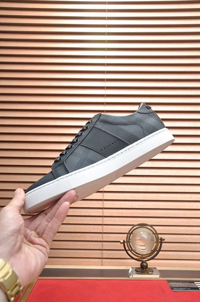 Burberry Leather Low-Top Sneakers Colorway 20 1133260-20