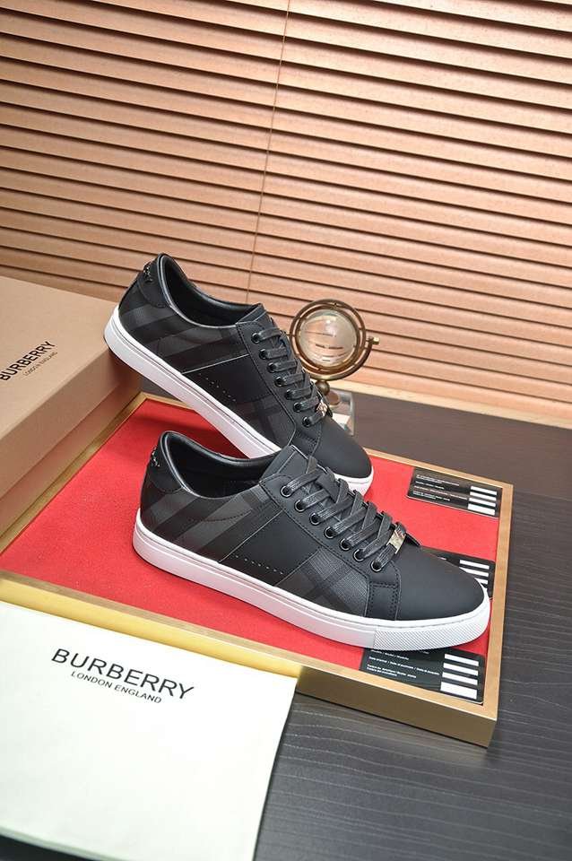 Burberry Leather Low-Top Sneakers Colorway 20 1133260-20