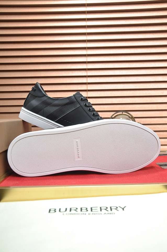 Burberry Leather Low-Top Sneakers Colorway 20 1133260-20