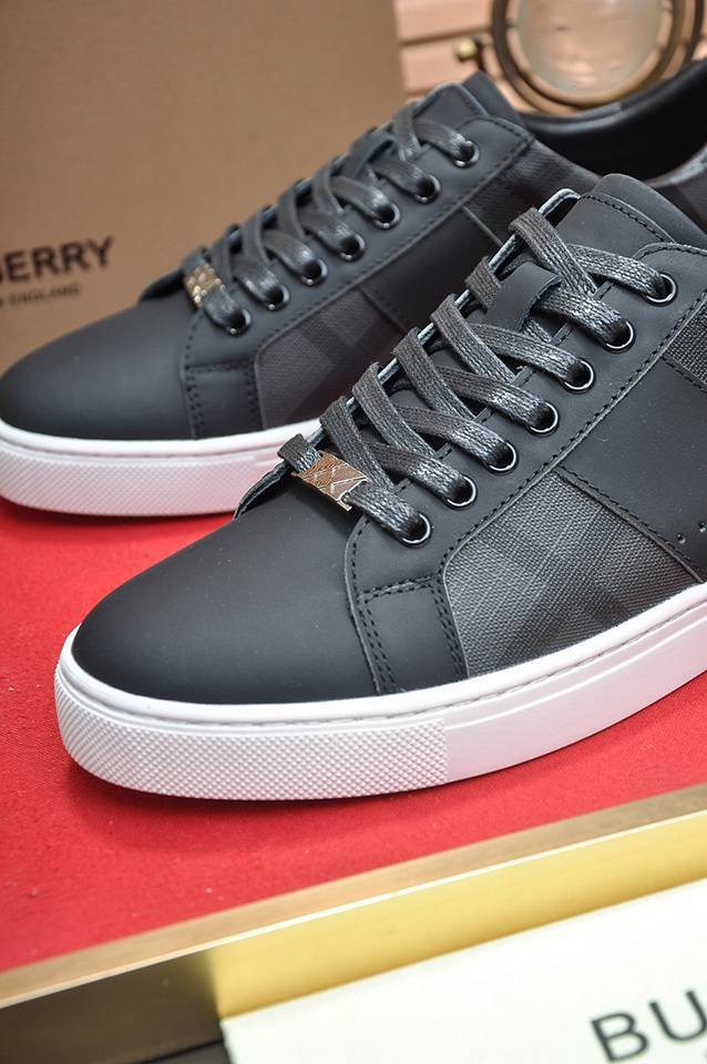 Burberry Leather Low-Top Sneakers Colorway 20 1133260-20