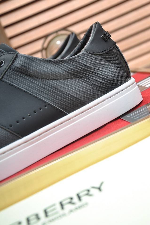 Burberry Leather Low-Top Sneakers Colorway 20 1133260-20