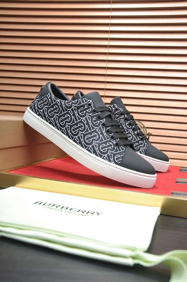 Burberry Leather Low-Top Sneakers Colorway 19 1133260-19