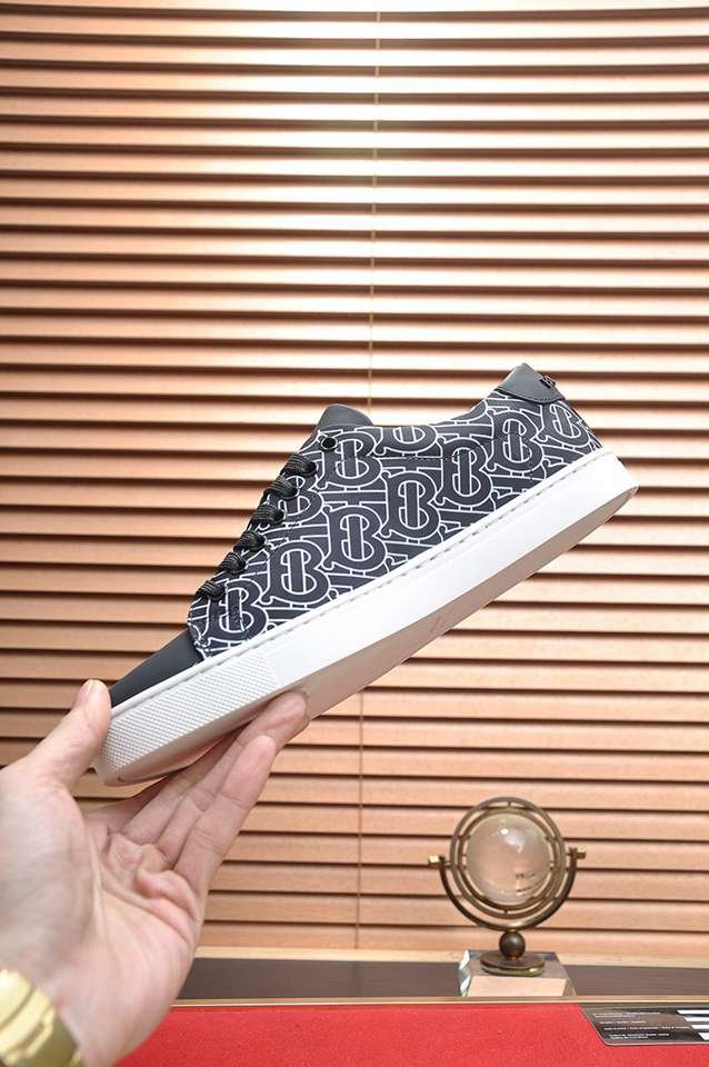Burberry Leather Low-Top Sneakers Colorway 19 1133260-19