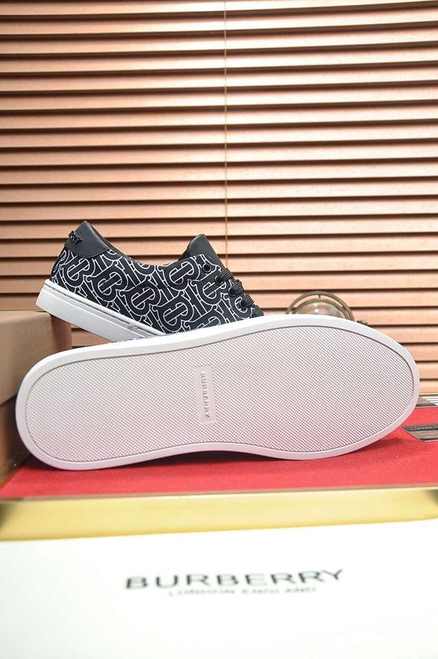 Burberry Leather Low-Top Sneakers Colorway 19 1133260-19