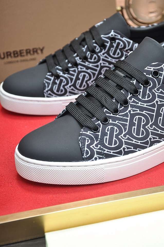 Burberry Leather Low-Top Sneakers Colorway 19 1133260-19