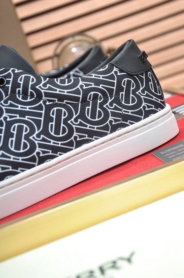 Burberry Leather Low-Top Sneakers Colorway 19 1133260-19