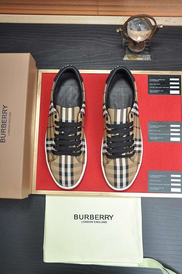 Burberry Leather Low-Top Sneakers Colorway 18 1133260-18