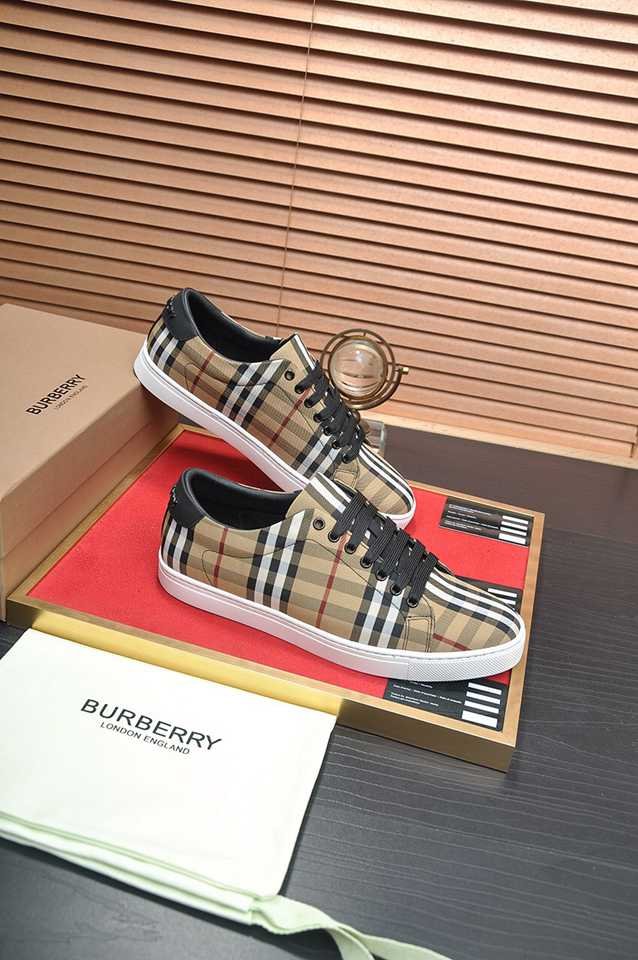 Burberry Leather Low-Top Sneakers Colorway 18 1133260-18