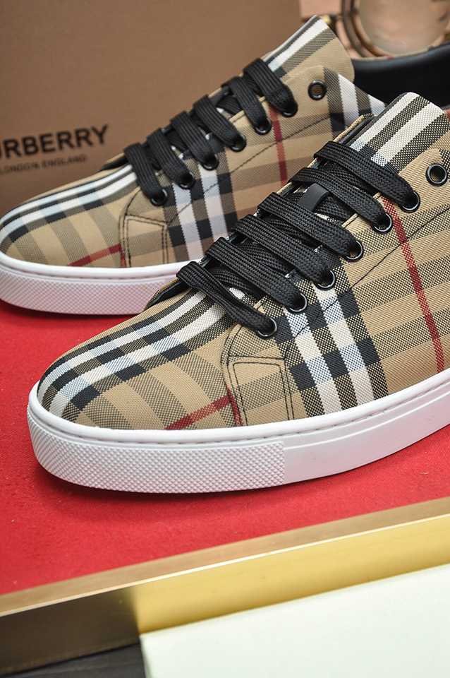 Burberry Leather Low-Top Sneakers Colorway 18 1133260-18