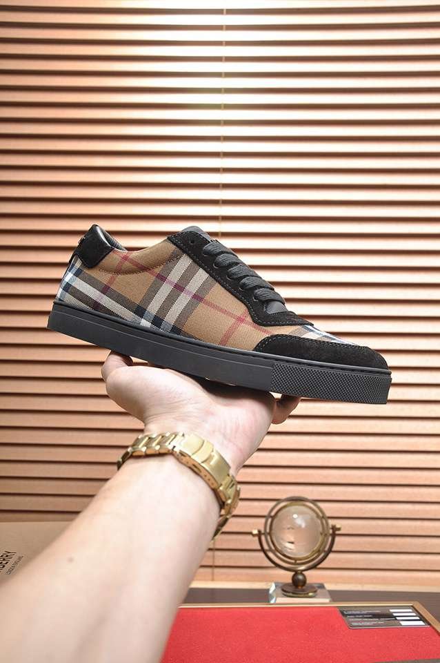 Burberry Leather Low-Top Sneakers Colorway 16 1133260-16