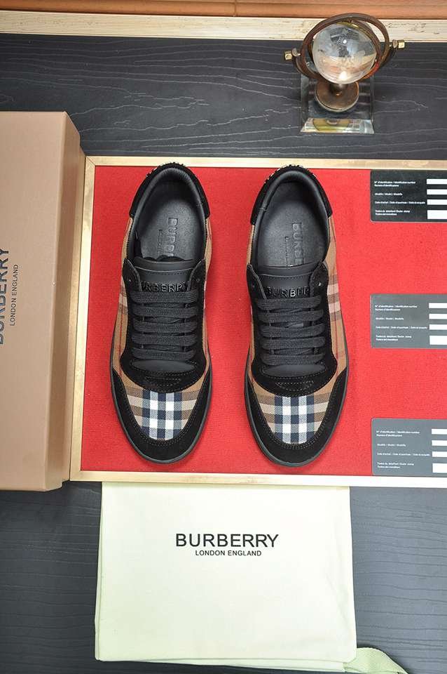 Burberry Leather Low-Top Sneakers Colorway 16 1133260-16