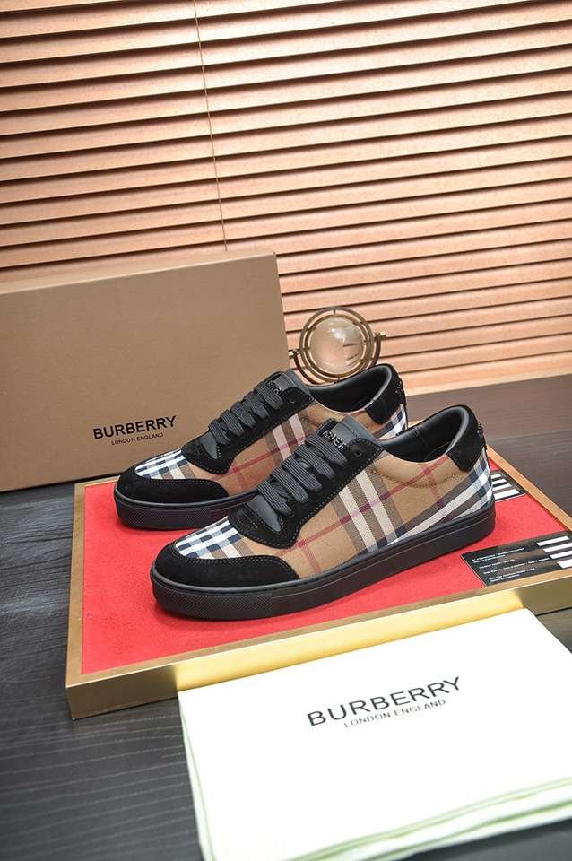 Burberry Leather Low-Top Sneakers Colorway 16 1133260-16