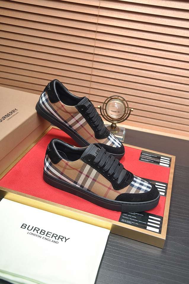 Burberry Leather Low-Top Sneakers Colorway 16 1133260-16