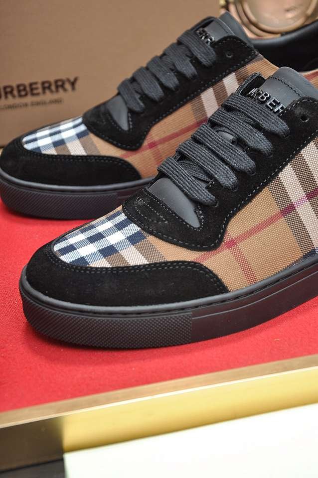 Burberry Leather Low-Top Sneakers Colorway 16 1133260-16