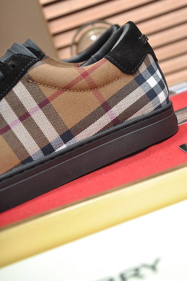 Burberry Leather Low-Top Sneakers Colorway 16 1133260-16