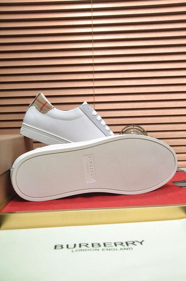 Burberry Leather Low-Top Sneakers Colorway 15 1133260-15