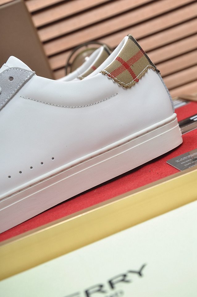 Burberry Leather Low-Top Sneakers Colorway 15 1133260-15