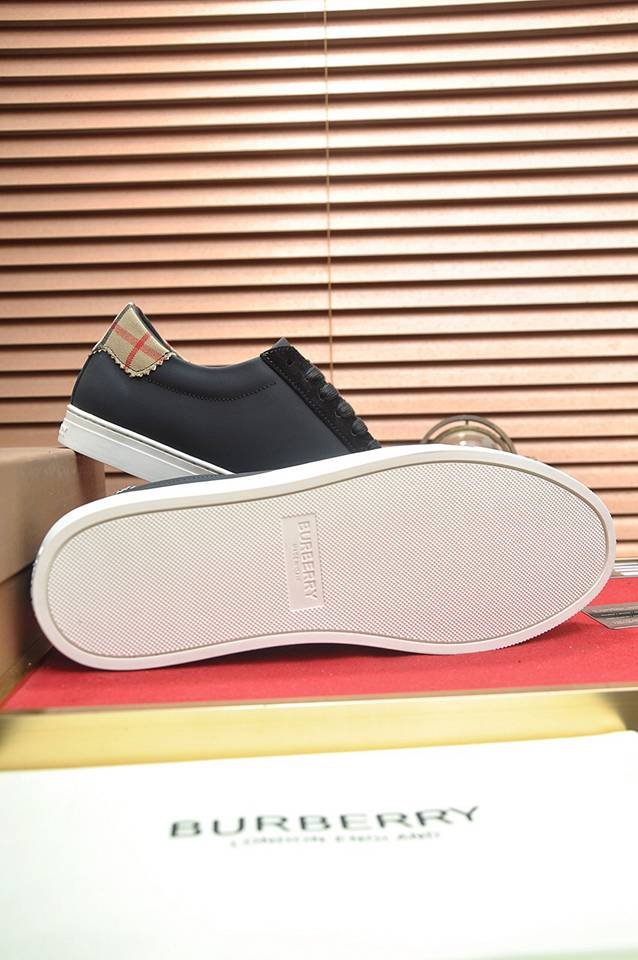 Burberry Leather Low-Top Sneakers Colorway 14 1133260-14