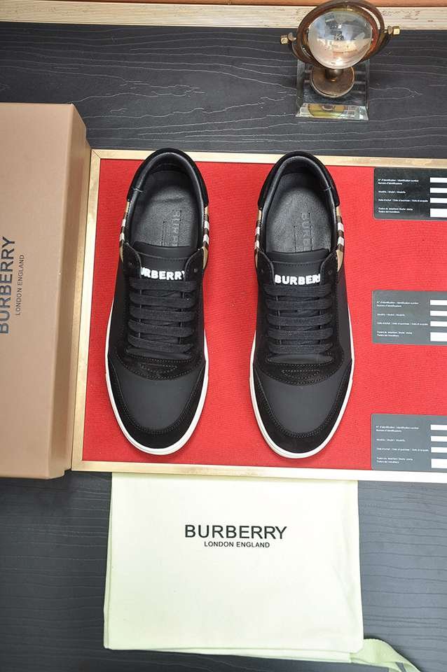 Burberry Leather Low-Top Sneakers Colorway 12 1133260-12