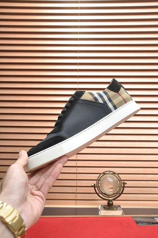 Burberry Leather Low-Top Sneakers Colorway 12 1133260-12