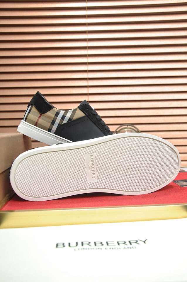 Burberry Leather Low-Top Sneakers Colorway 12 1133260-12