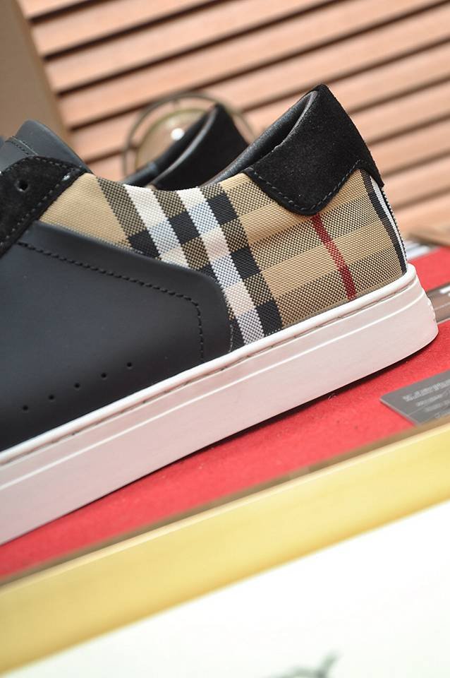 Burberry Leather Low-Top Sneakers Colorway 12 1133260-12