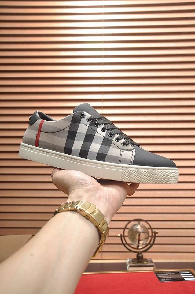 Burberry Leather Low-Top Sneakers Colorway 11 1133260-11