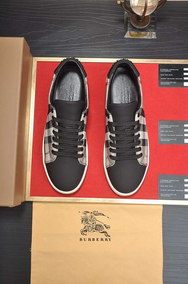 Burberry Leather Low-Top Sneakers Colorway 11 1133260-11