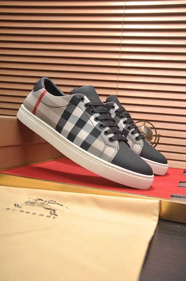 Burberry Leather Low-Top Sneakers Colorway 11 1133260-11