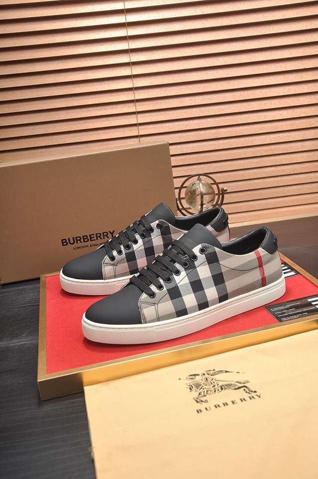 Burberry Leather Low-Top Sneakers Colorway 11 1133260-11