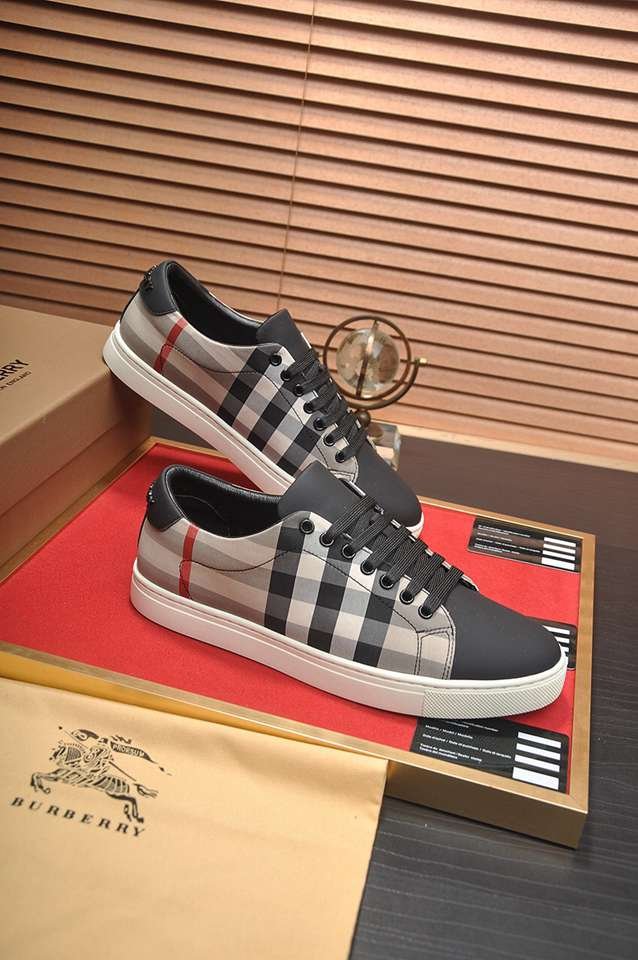 Burberry Leather Low-Top Sneakers Colorway 11 1133260-11