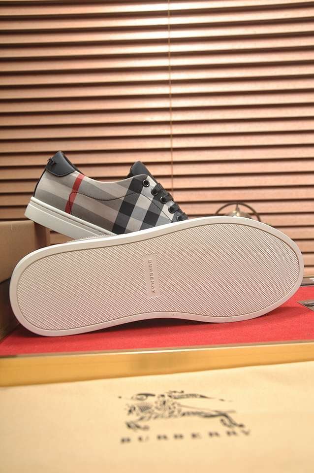 Burberry Leather Low-Top Sneakers Colorway 11 1133260-11