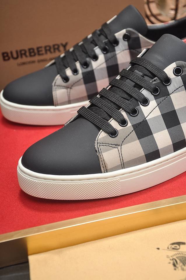 Burberry Leather Low-Top Sneakers Colorway 11 1133260-11