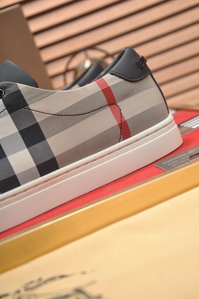 Burberry Leather Low-Top Sneakers Colorway 11 1133260-11