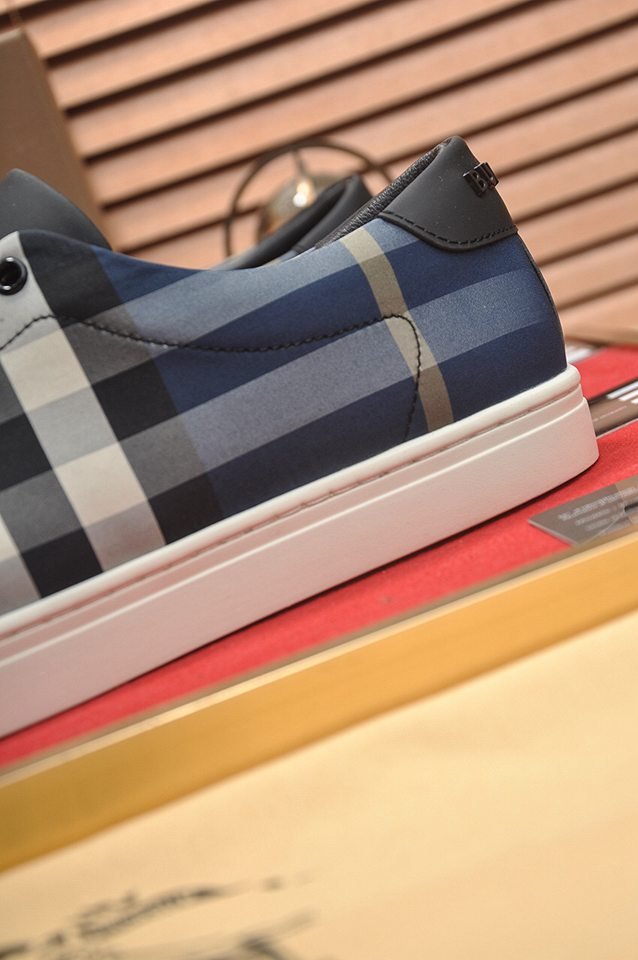 Burberry Leather Low-Top Sneakers Colorway 10 1133260-10