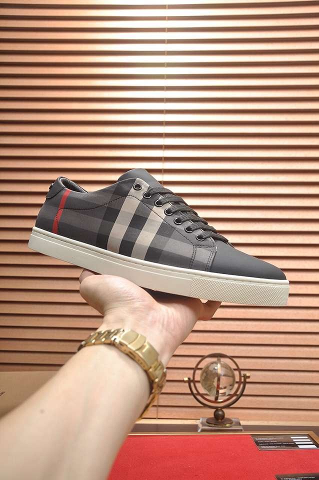 Burberry Leather Low-Top Sneakers Colorway 9 1133260-9