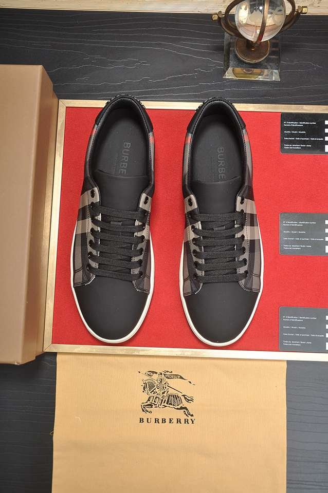 Burberry Leather Low-Top Sneakers Colorway 9 1133260-9