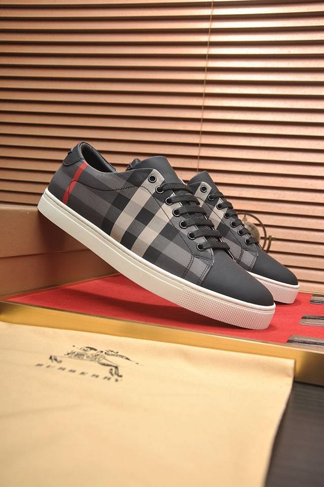 Burberry Leather Low-Top Sneakers Colorway 9 1133260-9