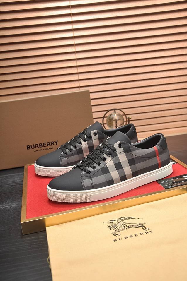 Burberry Leather Low-Top Sneakers Colorway 9 1133260-9