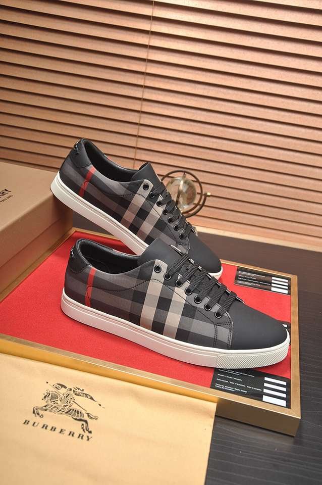 Burberry Leather Low-Top Sneakers Colorway 9 1133260-9