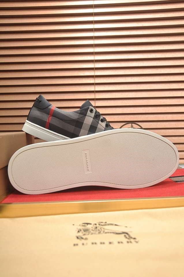 Burberry Leather Low-Top Sneakers Colorway 9 1133260-9