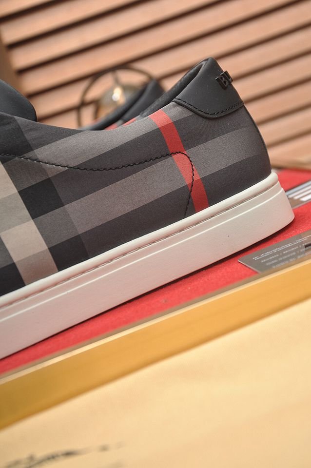 Burberry Leather Low-Top Sneakers Colorway 9 1133260-9