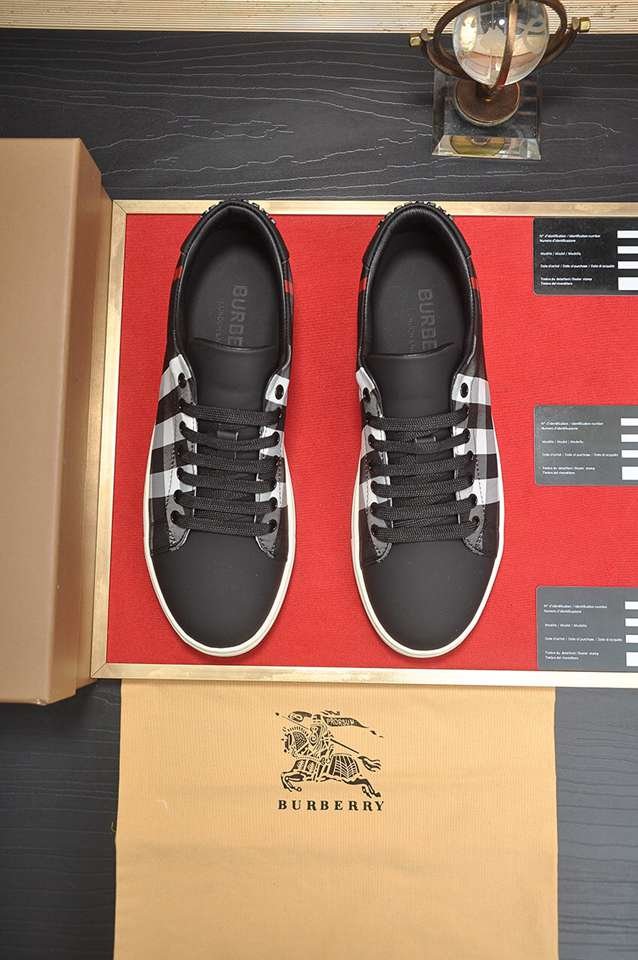 Burberry Leather Low-Top Sneakers Colorway 8 1133260-8