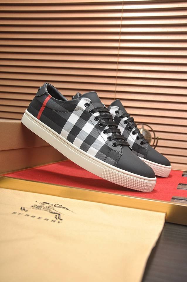 Burberry Leather Low-Top Sneakers Colorway 8 1133260-8