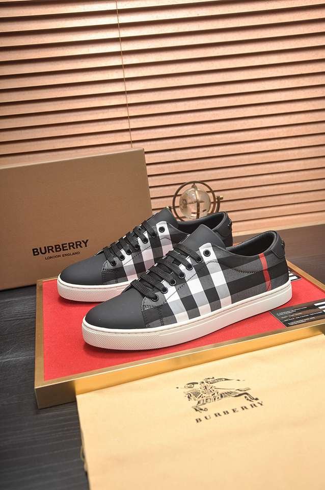 Burberry Leather Low-Top Sneakers Colorway 8 1133260-8