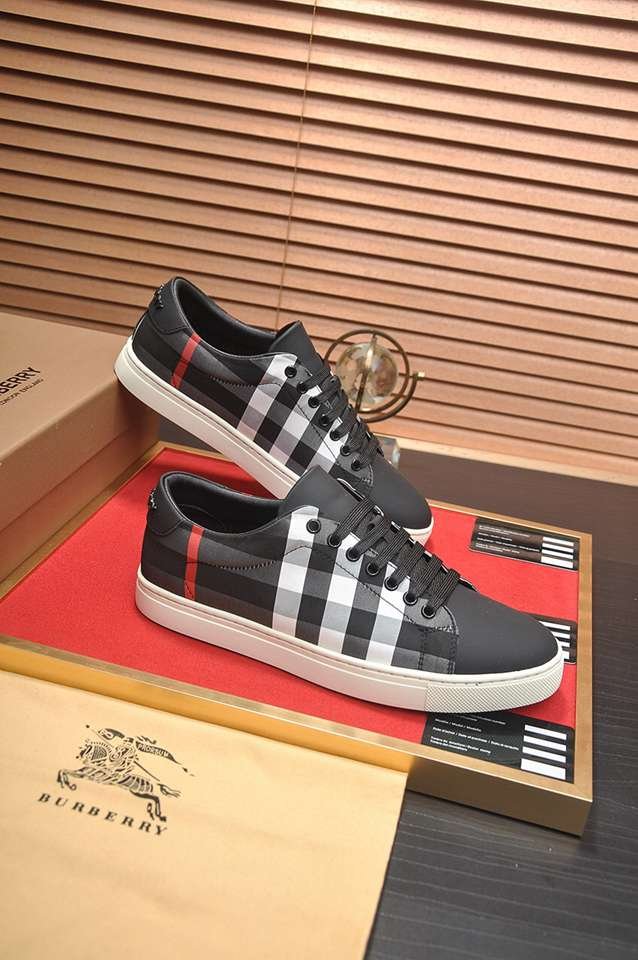 Burberry Leather Low-Top Sneakers Colorway 8 1133260-8