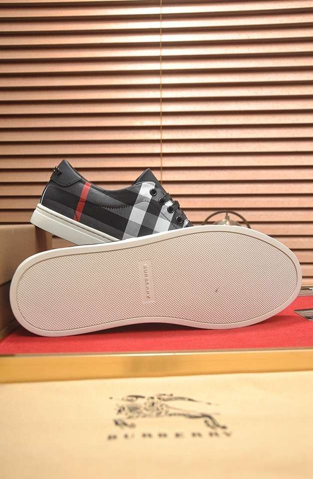 Burberry Leather Low-Top Sneakers Colorway 8 1133260-8