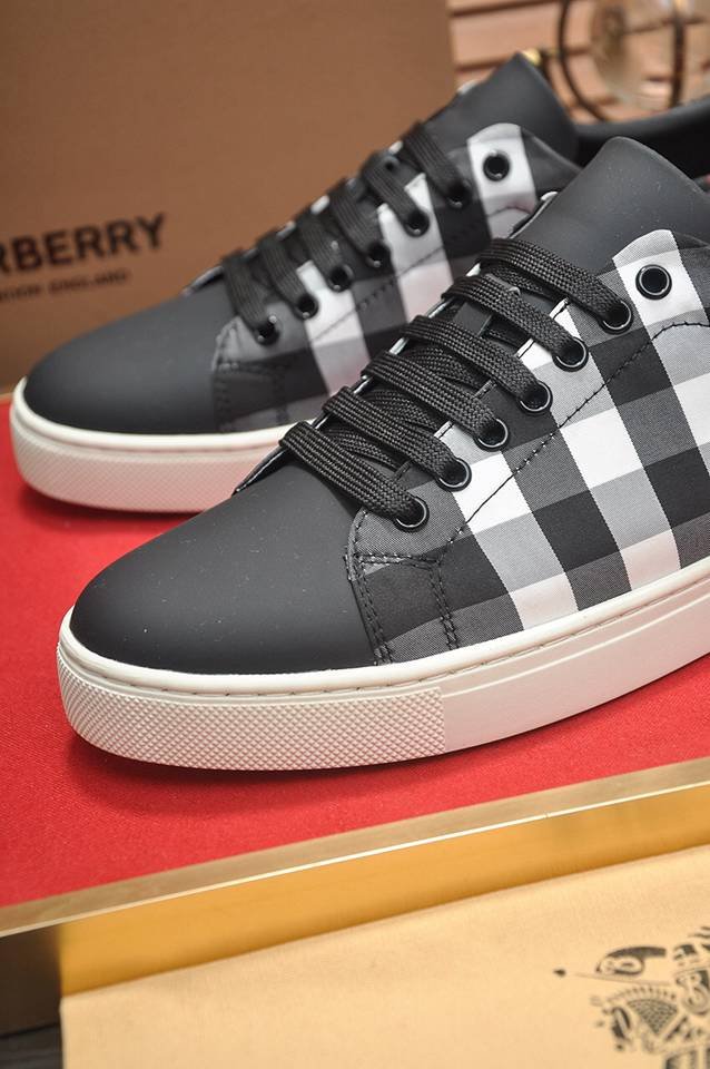 Burberry Leather Low-Top Sneakers Colorway 8 1133260-8
